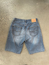 Load image into Gallery viewer, Levi's 569 Shorts