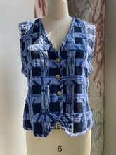 Load image into Gallery viewer, 90s Quilted Button Up Vest