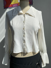 Load image into Gallery viewer, Cropped Single Stitch Button Up