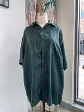 Load image into Gallery viewer, Vintage Silk Top