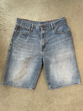Load image into Gallery viewer, Levi&#39;s 569 Shorts
