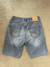 Load image into Gallery viewer, Levi&#39;s 569 Shorts
