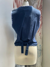 Load image into Gallery viewer, 90s Quilted Button Up Vest
