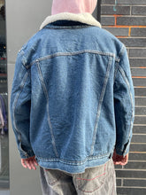 Load image into Gallery viewer, Levi's Sherpa Lined Dark Washed

