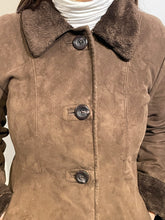 Load image into Gallery viewer, Faux Suede Fuzzy Collar/Lining
