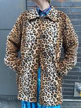 Load image into Gallery viewer, Reversible Leopard Print Overcoat
