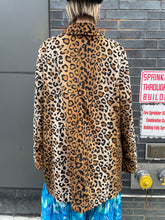 Load image into Gallery viewer, Reversible Leopard Print Overcoat

