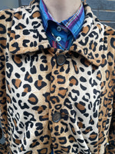 Load image into Gallery viewer, Reversible Leopard Print Overcoat
