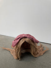 Load image into Gallery viewer, Glue Wig Sculpture
