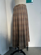Load image into Gallery viewer, 70s Vintage Tan Plaid Pleated Midi Skirt
