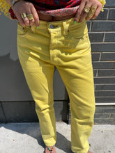 Load image into Gallery viewer, Levi's Yellow Contrast Stitch Jeans
