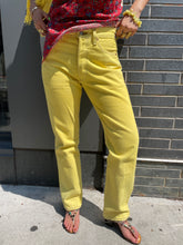 Load image into Gallery viewer, Levi's Yellow Contrast Stitch Jeans

