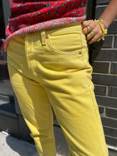 Load image into Gallery viewer, Levi's Yellow Contrast Stitch Jeans
