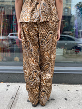 Load image into Gallery viewer, Satin Paisley and Floral 2 PC Set
