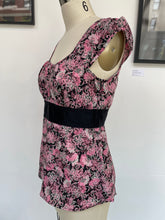 Load image into Gallery viewer, Y2K Flower Cap Sleeve Blouse
