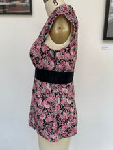 Load image into Gallery viewer, Y2K Flower Cap Sleeve Blouse
