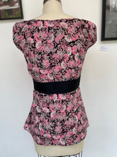 Load image into Gallery viewer, Y2K Flower Cap Sleeve Blouse
