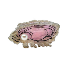 Load image into Gallery viewer, Midi Oyster Hair Claw Clip
