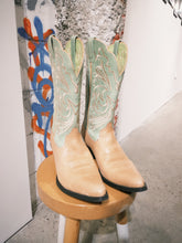 Load image into Gallery viewer, Ariat Heritage Cowboy Boots
